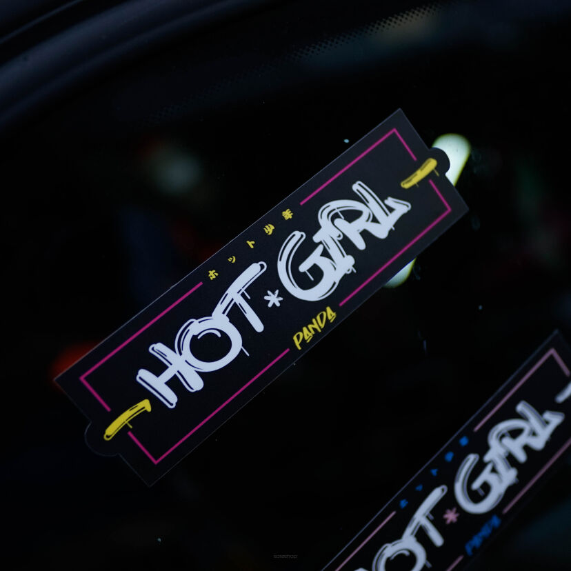 - HOT GIRL -