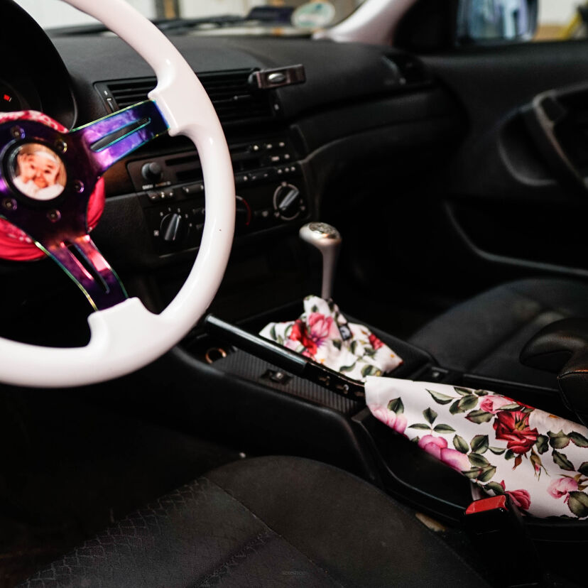 WHITE ROSES - SHIFT BOOT
